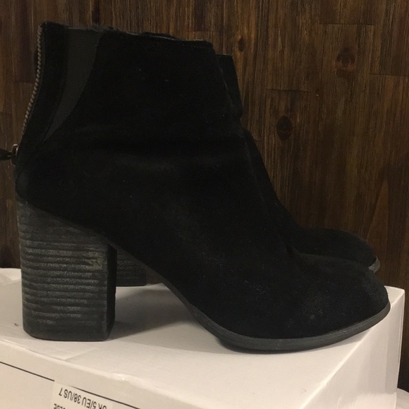 SOLD 🚫Urban Outfitters Heeled Booties - Picture 2 of 4